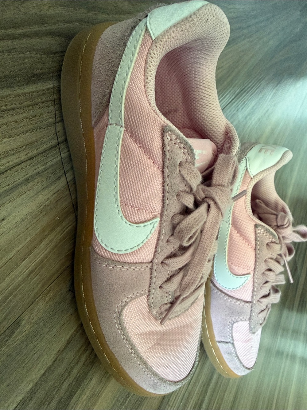Nike Women's Pink and White Low-Top Sneakers